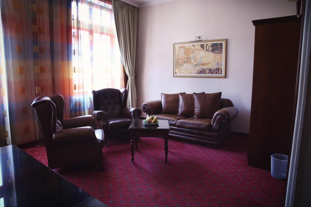 Hotel Millenium บิโตลา ภายนอก รูปภาพ
