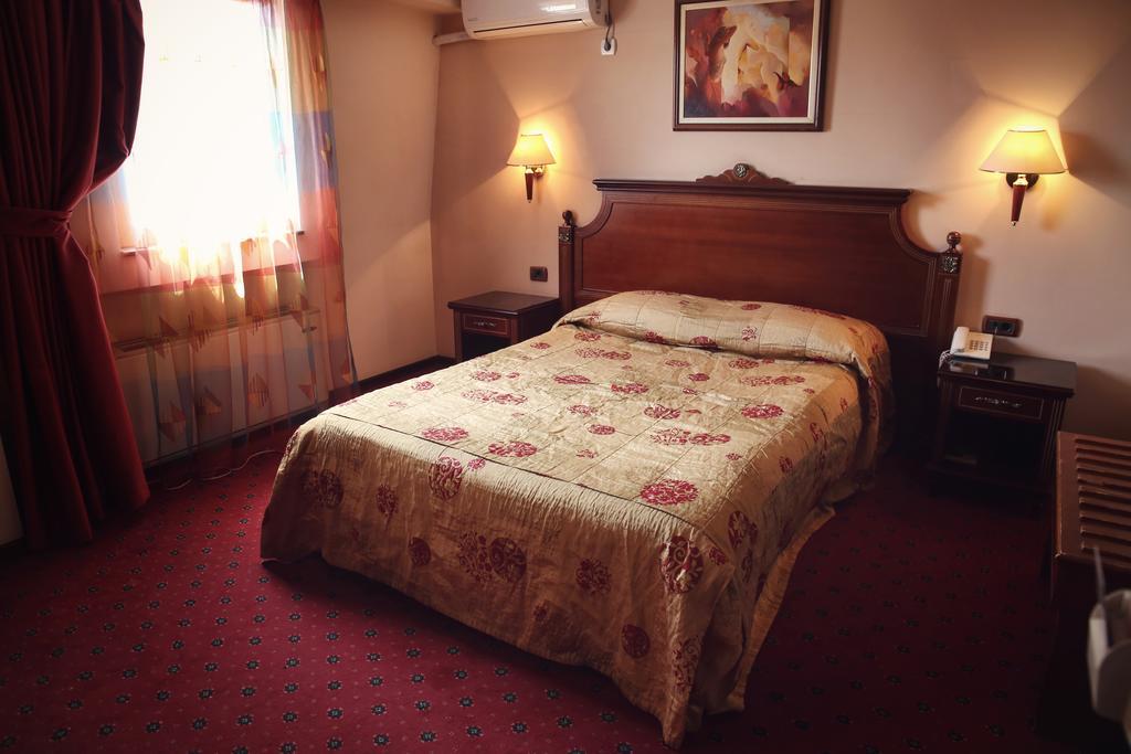 Hotel Millenium บิโตลา ภายนอก รูปภาพ